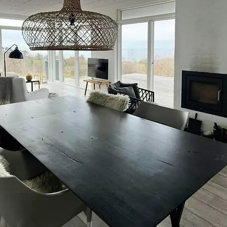 Nyaraló Minimalist House With Sea View At Helgenaes